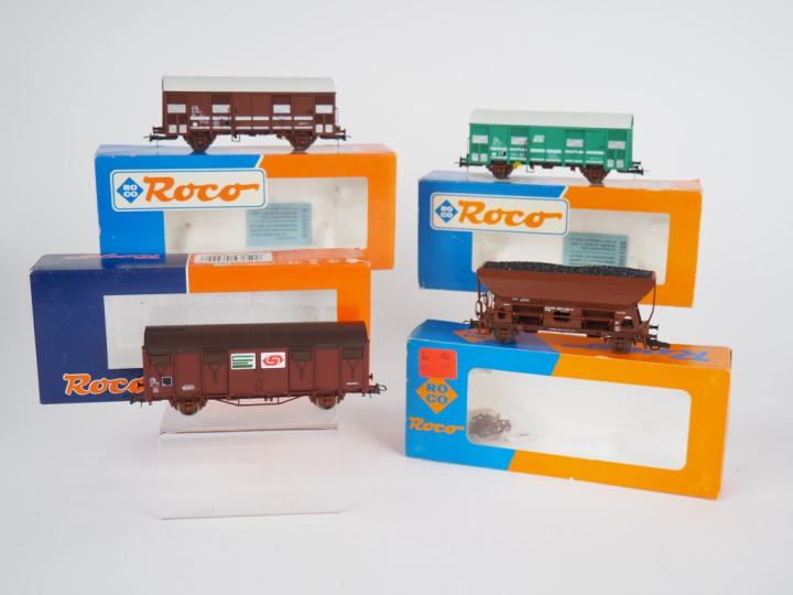 Matériel roulant Ho ROCO comprenant 4 wagons de marchandise en BO dont