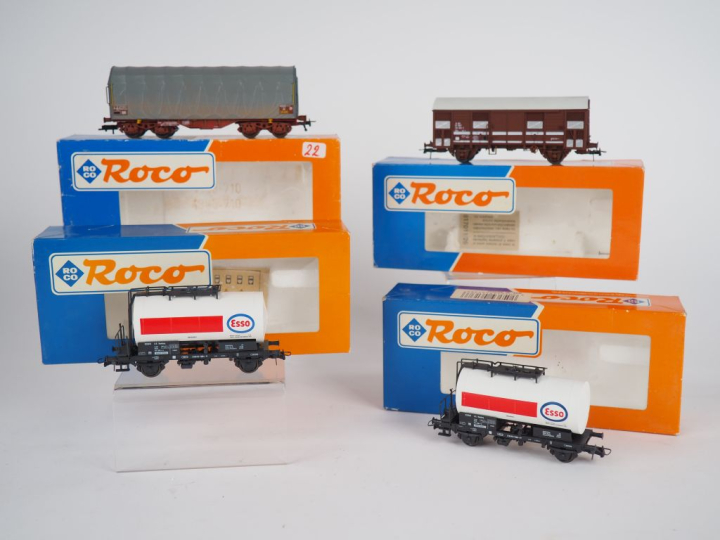 Matériel roulant Ho ROCO comprenant 4 wagons de marchandise en BO dont
