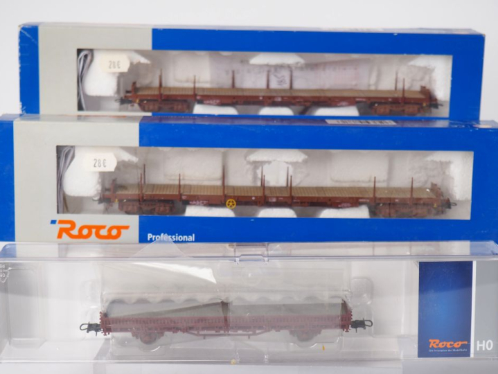 Matériel roulant Ho ROCO comprenant 3 wagons de marchandise long en BO