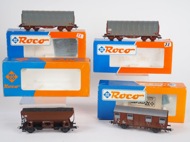 Matériel roulant Ho ROCO comprenant 4 wagons de marchandise en BO dont