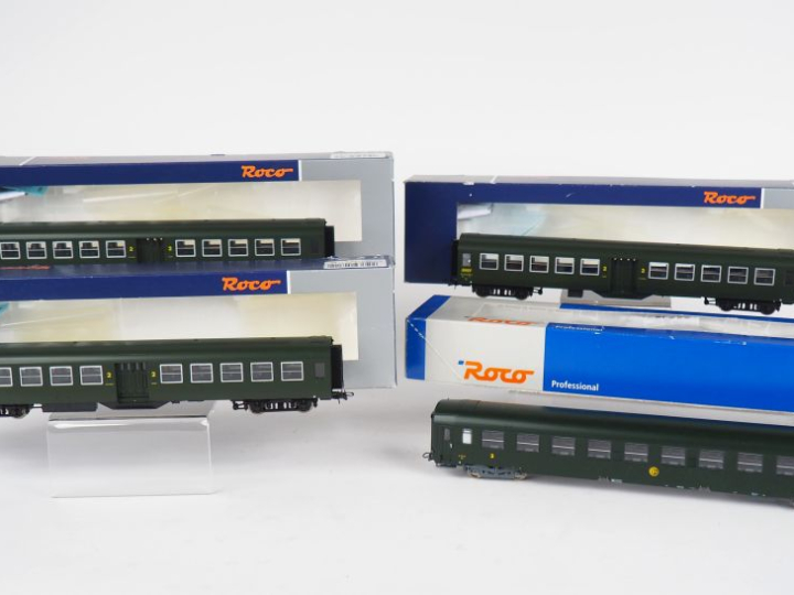 Matériel roulant Ho ROCO comprenant 3 voitures voyageurs Bruhat SNCF R