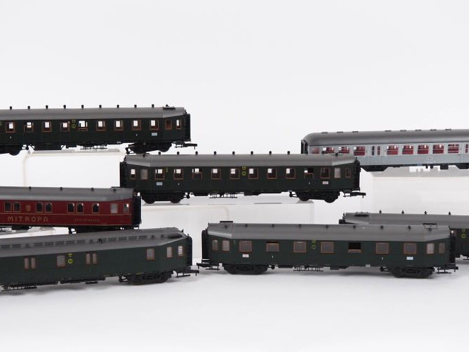 Matériel roulant en HO de marque ROCO lot de 7 voitures voyageurs dont