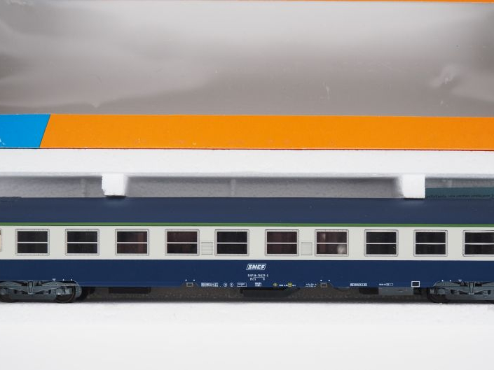 Matériel roulant en HO de marque ROCO en boites roco 4 voitures voyage