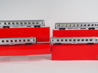 Vente aux enchères Matériel roulant Ho RIVAROSSI lot comprenant 4 boites de voiture voyag