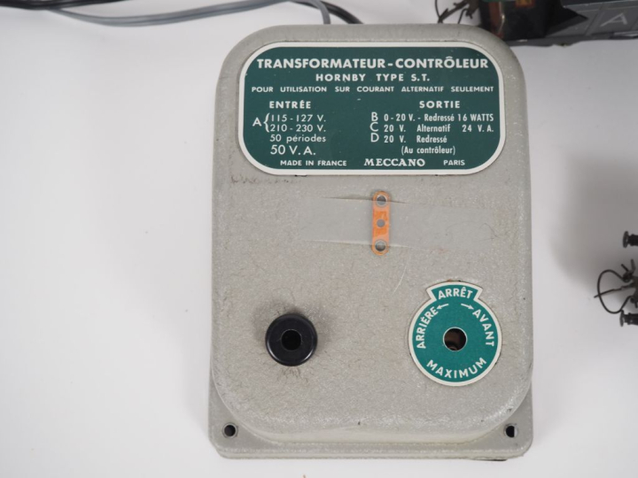 Train en O de marque Hornby comprenant une motrice 13001, wagons, voit