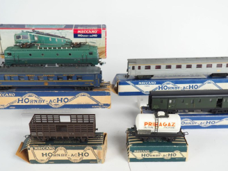 Vente aux enchères Matériel MECANO HORNBY HO lot comprenant 1 motrice CC 7121 SNCF dans s
