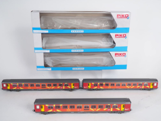 Vente aux enchères Matériel roulant Ho PIKO comprenant 3 voitures corail VTU Languedoc ré