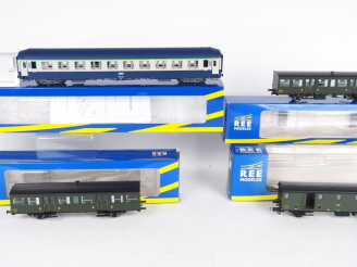 Vente aux enchères Matériel roulant Ho REE dans leurs boites cristal et Surboite lot de 4