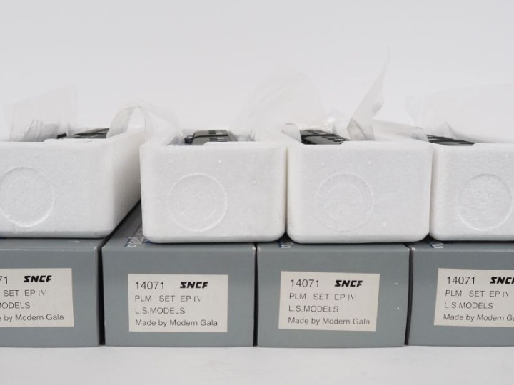 Matériel roulant LS Models Ho lot de 4 voitures PLM Set Ep IV réf 1407