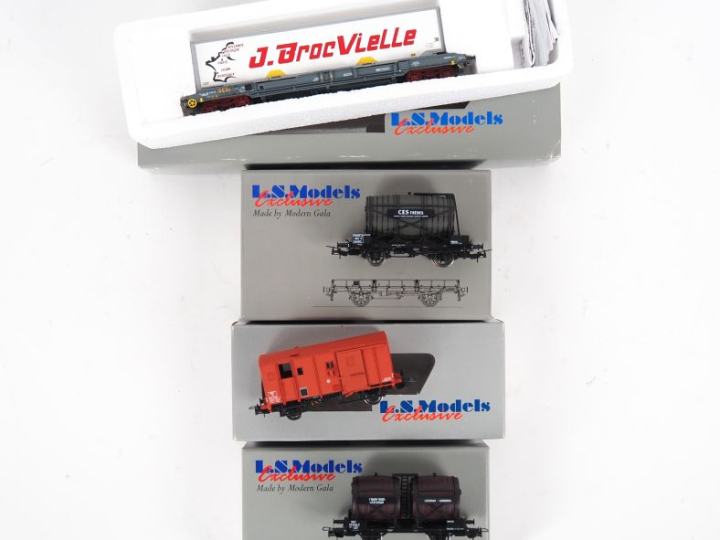 Matériel roulant LS Models Ho lot de 4 wagons dont 30551-30556-90011-3