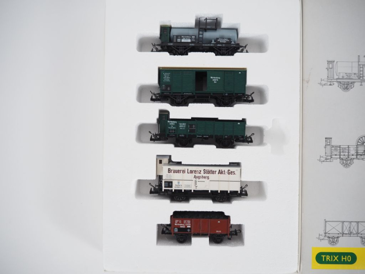 Matériel roulant en HO de marque TRIX en boite d’origine réf 23952 con