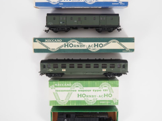 Vente aux enchères Lot comprenant : - Hornby HO - Locotender 131 TB 42 en boîte d'origine