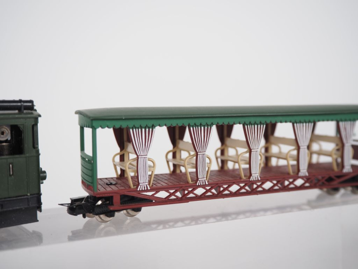 Lot de modelisme petit écartement dont HOe Jouef voitures train balade