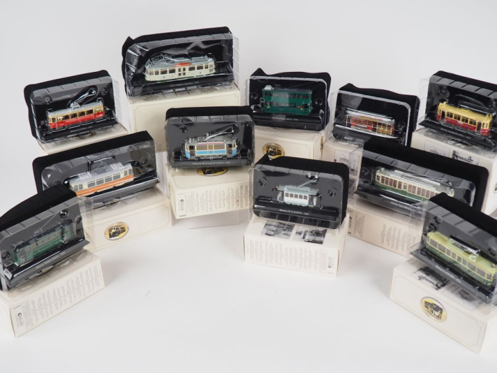 Lot de 19 maquettes TRANWAY jamais déballées avec classeur et feuillet