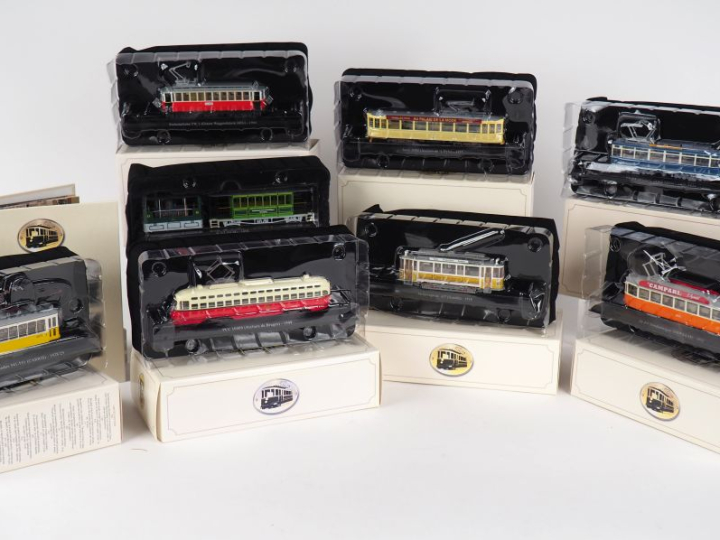 Lot de 19 maquettes TRANWAY jamais déballées avec classeur et feuillet