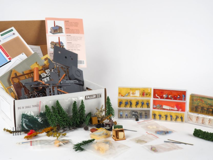 Elément de décor de réseau HO miniature, bon engin de travaux, cabine,