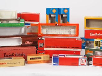 Vente aux enchères Fort lot de boites vides de différente marque , Liliput, Jouef, Bachma