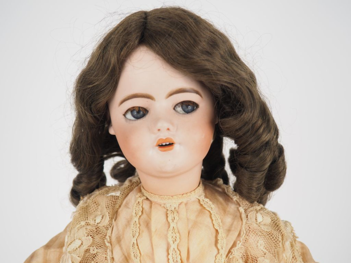 SFBJ Poupée de fabrication française, marquée au creux. Poupée marcheu