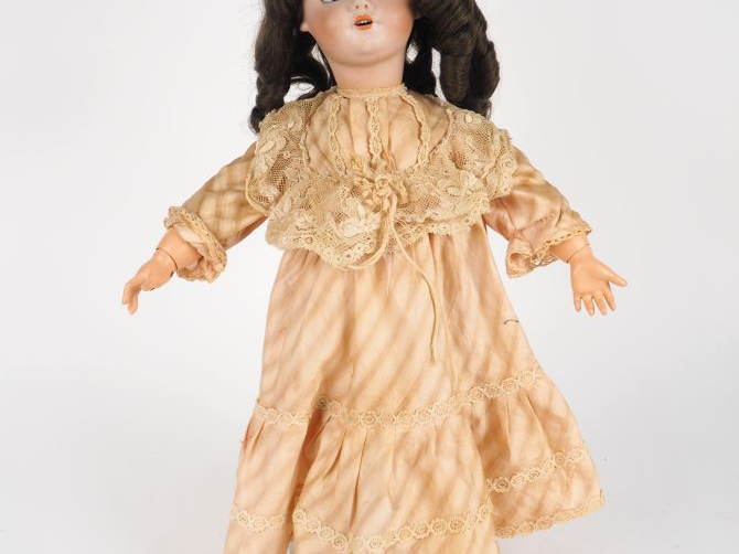 SFBJ Poupée de fabrication française, marquée au creux. Poupée marcheu