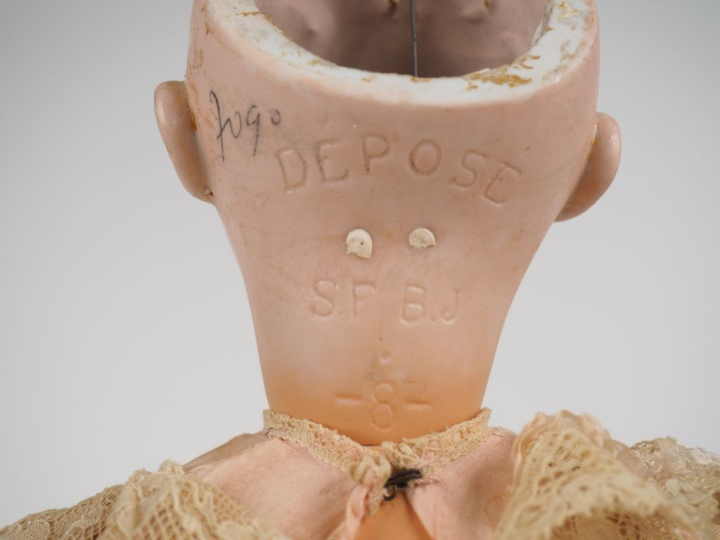 SFBJ Poupée de fabrication française, marquée au creux. Poupée marcheu