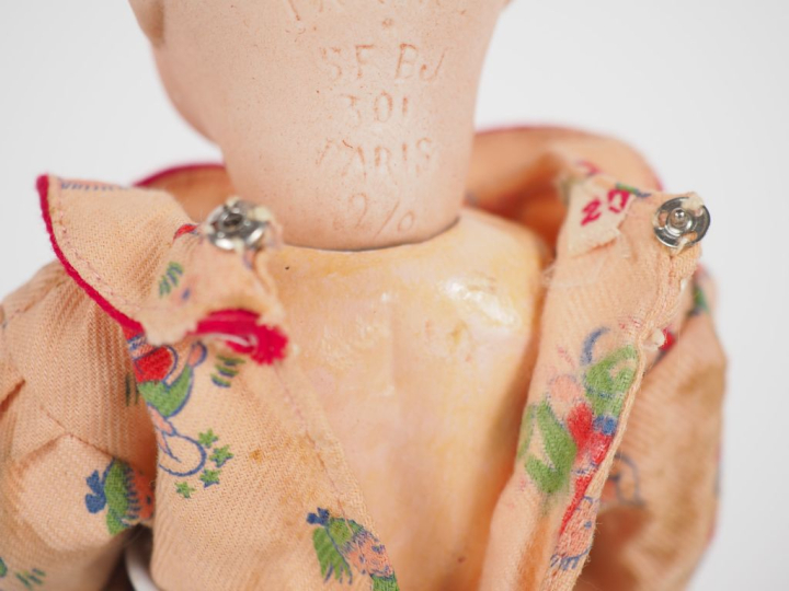Poupée SFBJ 301 Paris 2/0 tête porcelaine bouche ouverte yeux basculan