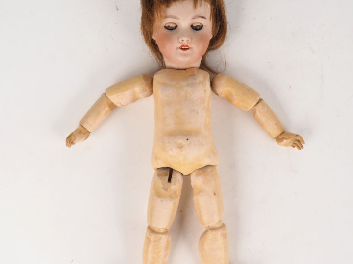 SFBJ Paris 301, taille 2. Poupée avec la tête accidentée, cassée, reco