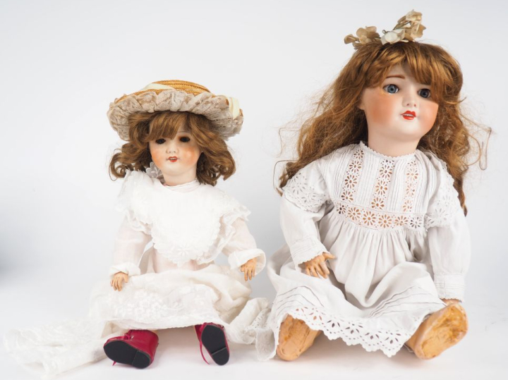 Lot de deux poupées de fabrication française avec tête porcelaine comp