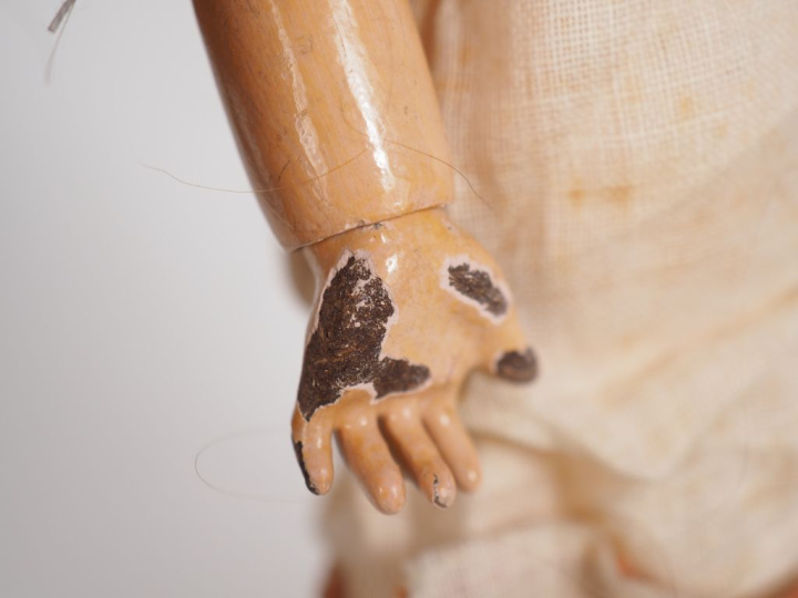 Lot de 2 poupées anciennes tête porcelaine dont une petite poupée Flei