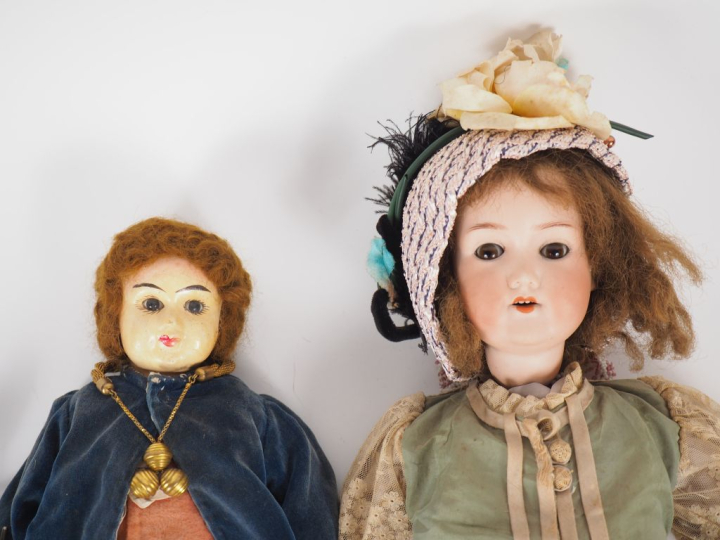 Lot de 2 poupées anciennes comprenant. une entièrement en composition 