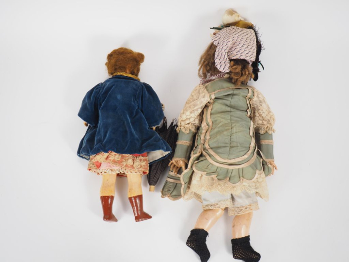 Lot de 2 poupées anciennes comprenant. une entièrement en composition 