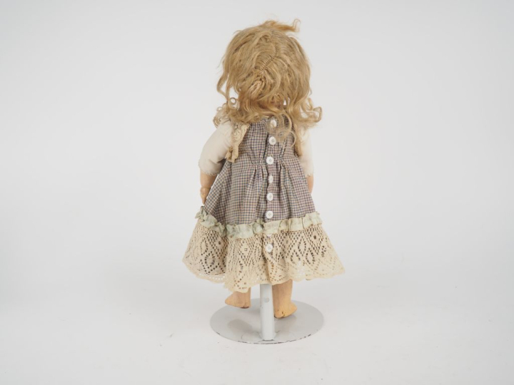 PARIS BEBE.  Poupée de fabrication française, taille 5, marquée. Tête 