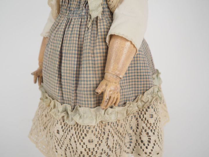 PARIS BEBE.  Poupée de fabrication française, taille 5, marquée. Tête 