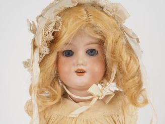 Vente aux enchères Poupée de fabrication allemande Armand Marseille 390, bouche ouverte a