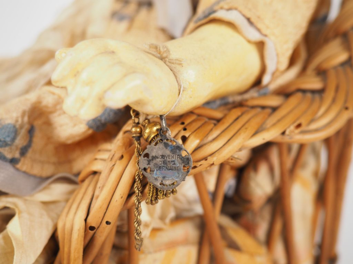 Poupée bouche fermée de fabrication allemande, tête pleine de type Bel