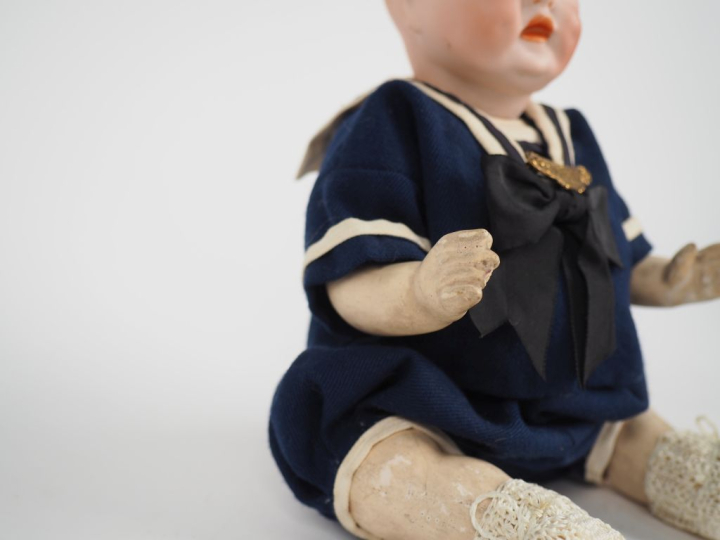 CP 201 28. Bébé de caractère de fabrication allemande. Tête pleine, ye