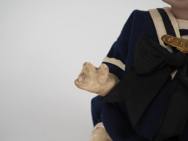 CP 201 28. Bébé de caractère de fabrication allemande. Tête pleine, ye