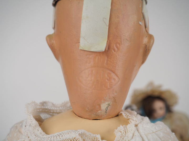 Lot de trois poupées anciennes comprenant : Poupée SFBJ entiérement en