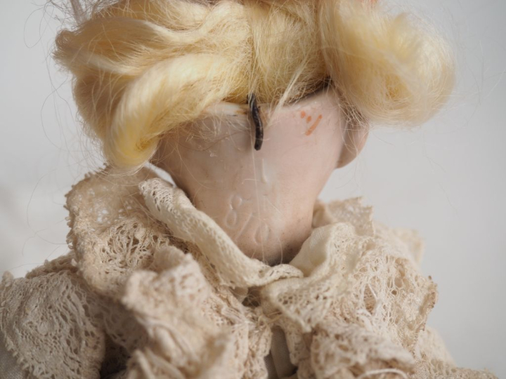 Lot de trois poupées anciennes comprenant : Poupée SFBJ entiérement en