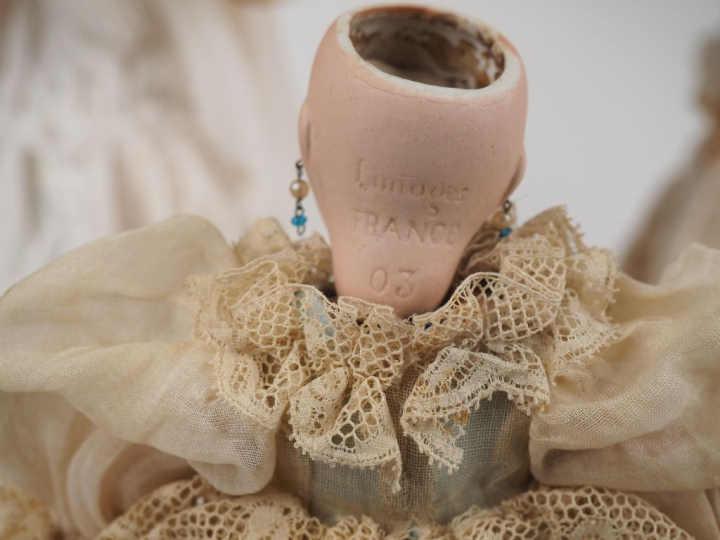 Lot de trois poupées anciennes comprenant : Poupée SFBJ entiérement en