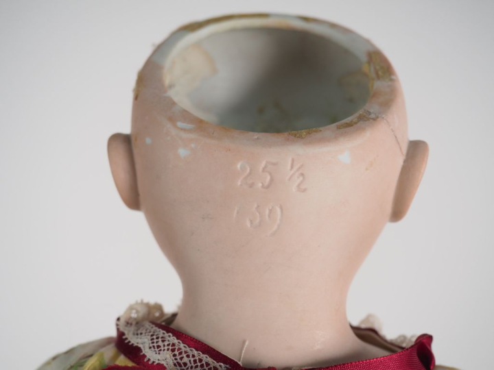 Lot de trois poupées anciennes comprenant : SFBJ Paris, moule Jumeau, 