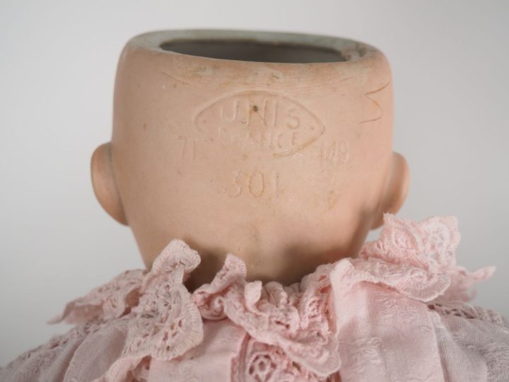 Lot de trois poupées anciennes comprenant : SFBJ Paris, moule Jumeau, 