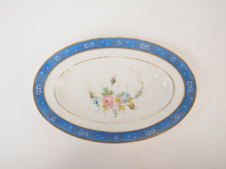 Service de table, dînette à décor vieux Paris 1880, comprenant : Légum