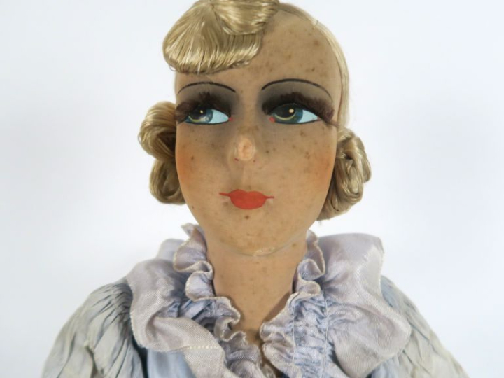 Grande poupée de boudoir en état d'usage 80 cm Circa 1920.
