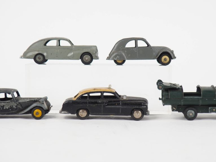 Dinky Toys France lot de 5 véhicules dont : Taxi Ford vedette, Citroën