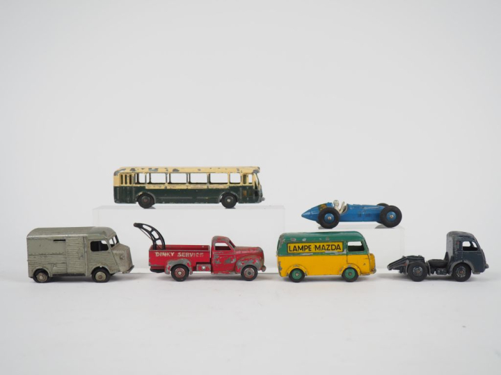 Dinky Toys France lot de 6 véhicules dont : Peugeot d 3A lampe Mazda, 