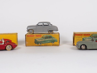 Vente aux enchères Dinky Toys France Lot de 3 véhicules en boite (défraichies et déchirée
