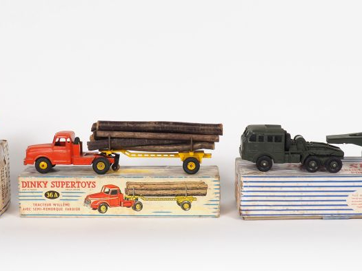 DINKY SUPERTOYS lot de 3 véhicules dont : GBO Berliet Camion pétrolier