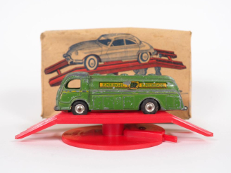 Vente aux enchères 1 Elévateur tournant plastique on y joint camion-citerne Energic Energ