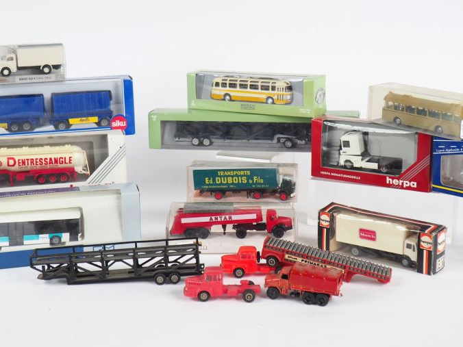 Lot de micro miniature pour décor de réseau HO dont la plupart en boît