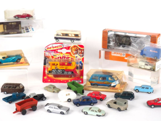 Vente aux enchères Lot de microminiatures en  état d’usage   20 pièces on y joint 3 minia